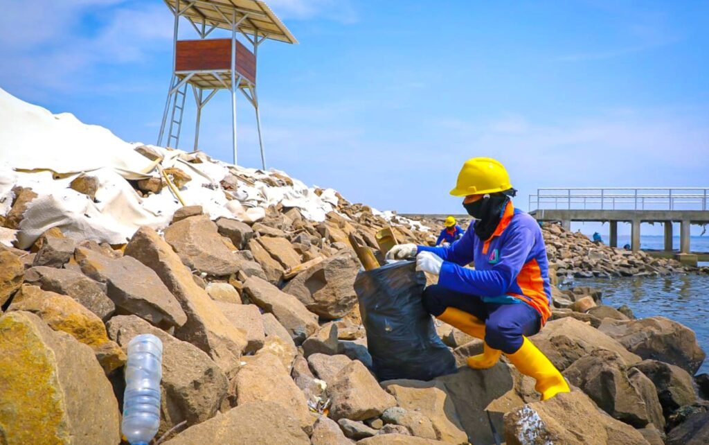 Men LH : PIK Harus Kelola  Sampah Sendiri