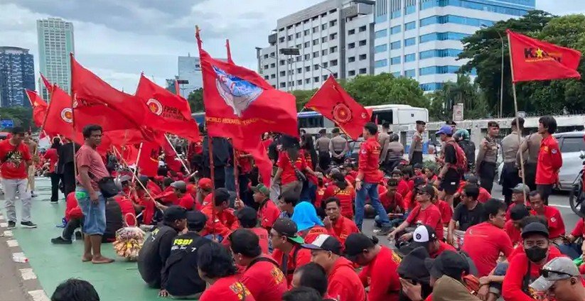 Buruh Demo Istana, Labor Institute Desak Pemerintah Terapkan Upah Minimum Nasional (UMN) dan Koperasi Riil